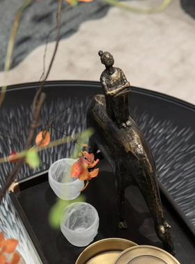 现代新中式骑马人雕塑小摆件办公室酒店玄关样版房U间书房软装饰