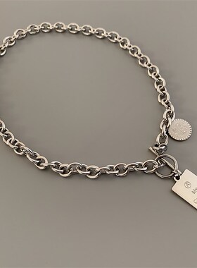 【ANSS】链条圆牌短款项链女钛钢不褪色字母圆牌ot链潮人锁骨链酷