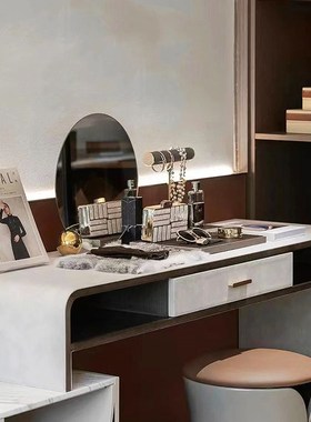 现代轻奢风样板间卧室梳妆台摆件镜子组合搭配衣帽间展厅软装饰品