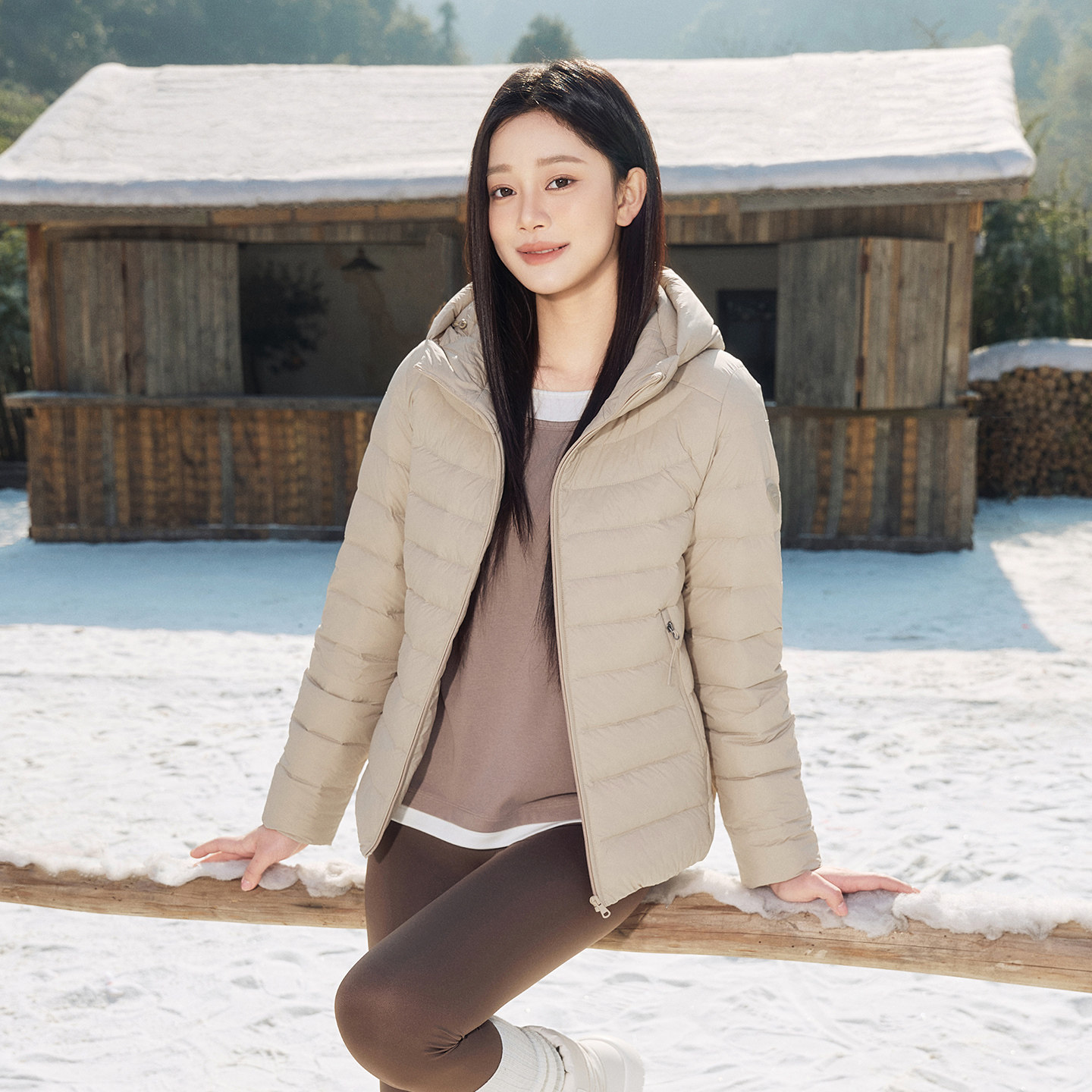 坦博尔轻暖羽绒服女短款秋冬新款时尚百搭基础款连帽上衣修身外套