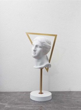 现代简约抽象人物雕塑艺术摆件客厅酒店样板O房电视柜家居软装饰