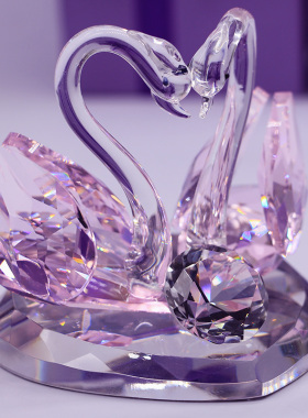 创意水晶天鹅新居结婚送礼品礼物新婚客厅电N视酒柜摆件家居装饰