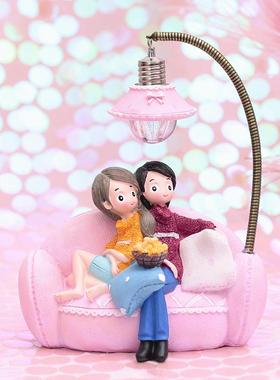 情侣人物摆件学生礼品小夜灯创意装饰品少女卧室男女生生日礼物
