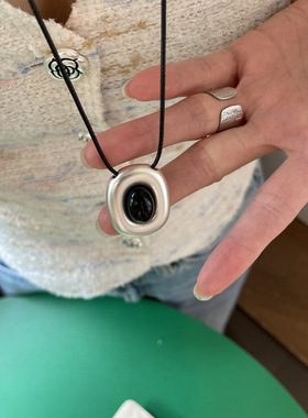 新中式黑色串珠磨砂哑光银吊坠项链女简约短款时髦百搭锁骨链配饰