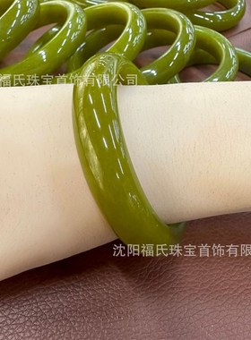天然岫玉手镯精品油润牛油果绿口径全大量现P货果绿工厂直发