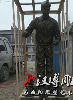 玻璃钢仿铜人物雕塑铸铜维修工人雕塑通道现代劳动人物雕像定制做