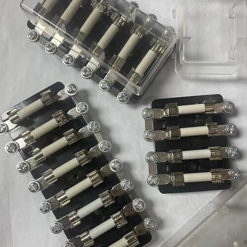 汽车管式保险管座4路6路8路保险丝盒多路6x30汽车AGC8路保险丝座 - 图2