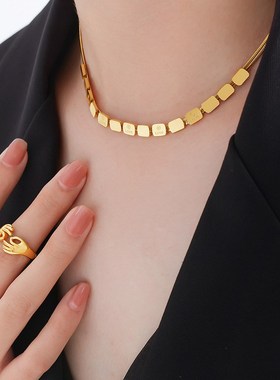 轻奢百搭方块片片LOoVE字印英文刀片链简约设计款通勤风项链港风