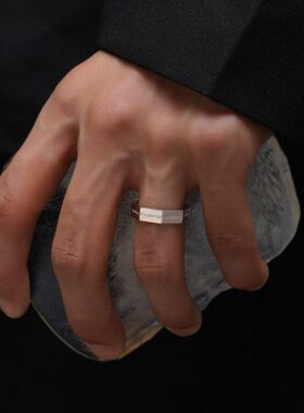 刘学义同款戒指多边七边形棱角拉丝磨砂字母情侣单身简约开口指环