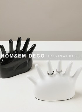 从上现代抽象创意电镀树脂t手掌摆件样板间卧室客厅电视柜首饰展