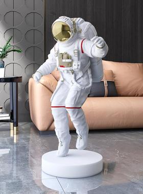 北欧宇航员客厅落地摆件电视柜旁边大型太空人玄关办公室迎宾装饰