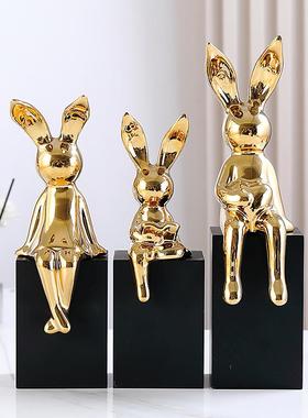 坐姿小兔子假书摆件套装轻奢样板房间酒柜创意办公书架桌面装饰品