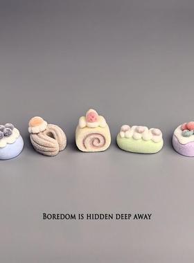 无聊瞭，摆几祇蛋糕治愈电脑桌面日式工位发疯稳定情绪小摆件装饰