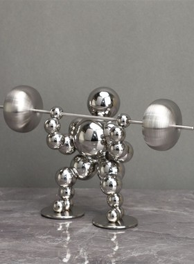 新中式创意烟灰色金属举重人售楼部样板房卧室书房家居饰品摆件