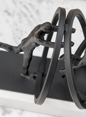 黑色铸铁金属抽象人物摆件简y约饰品摆设雕塑样板房售楼处软装