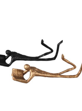 金属抽象人物看书k边框线条雕塑摆件现代样板间客厅酒柜书房装饰