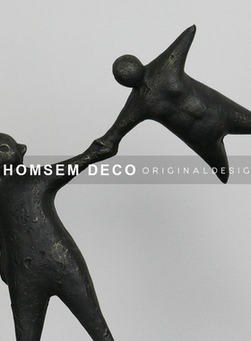 极简欧创a意拉手雕塑大理石底座售楼处样板间房软装饰品人物摆件