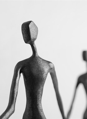 简约抽象黑色人物铸铁雕塑摆件样板间售楼N处酒店大厅玄关装饰