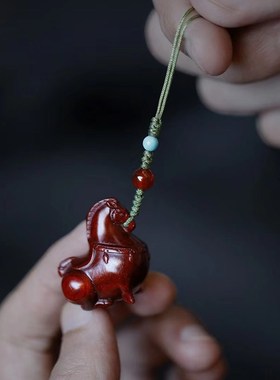 小叶紫檀吊坠生肖马钥匙扣木雕唐马手机包包汽车挂饰小挂件手把件