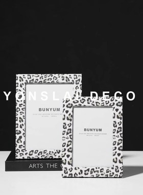 现代艺术豹纹实木皮革照片相框摆件床头柜卧室摆设样板间软装家居