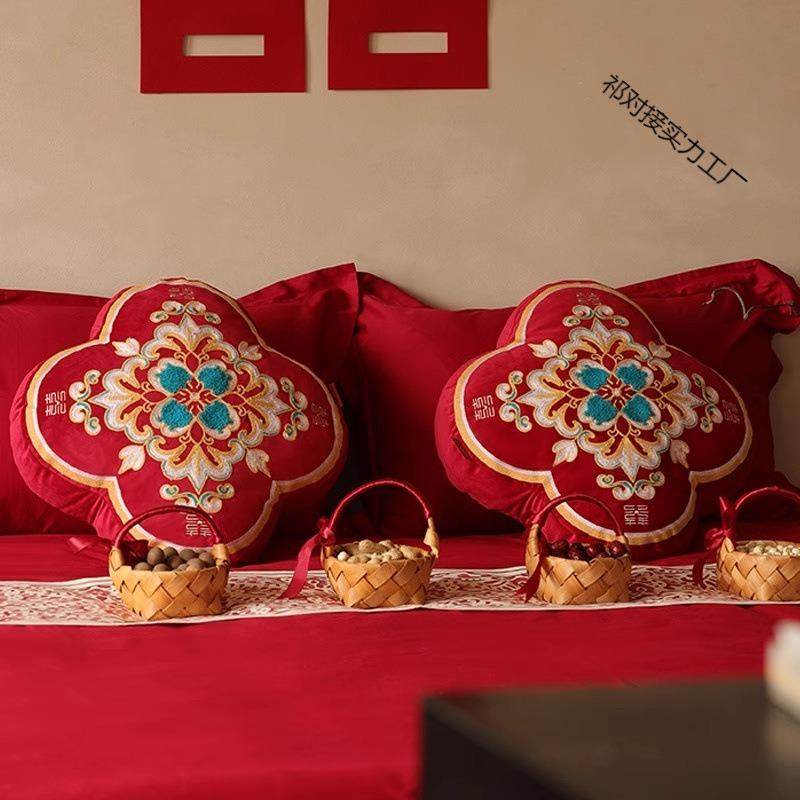 结婚抱枕一对沙发客厅压床主卧婚房布置男方红色靠垫结婚用品大全,淘宝优惠券,粉丝福利购,淘宝优惠卷