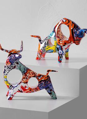 现代创意ins涂鸦牛摆件客厅酒柜家居办公室软装饰品桌面书柜摆设