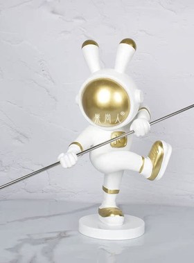 简约客厅电视柜书房手持棍子金面创意雕塑摆件
