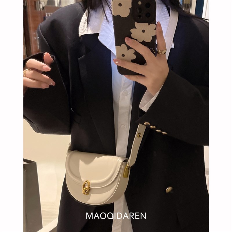 猫七大人 小众设计锁扣马鞍包女包B2022秋季新款腋下包单肩斜挎包 - 图0