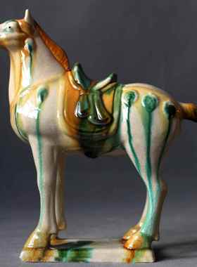 唐三彩陶瓷马摆件国o礼大马工艺礼品客厅装饰品中式博古架桌面摆
