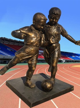 校园小孩踢d足球运动主题雕塑玻璃钢仿铜户外广场景观童趣铜雕摆