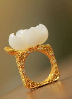 新中式绝美荷花戒k指女仿和田玉錾刻锤纹素圈轻奢复古百搭国风指
