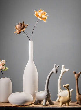 现代简约家庭f房间布置装饰品卧室轻奢创意摆设家居酒柜长颈鹿摆