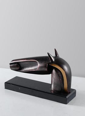 现代新中式样板房马头摆件树脂大理石抽象动物马桌面书柜摆件