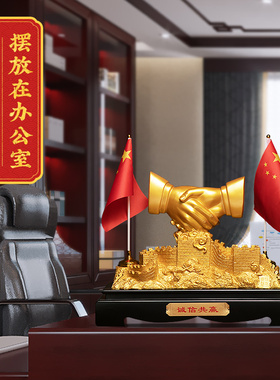合作共赢握手摆件老板办公室桌面装饰工艺品公司开业乔.迁商务礼