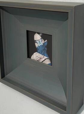 现代法式中古风挂画深灰色现实感装饰画大气小挂画纯实木画框装裱