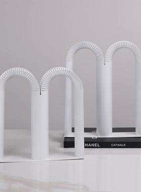 现代简约白金属拱门M形花插艺术花瓶摆件样板房售楼处客厅饰品