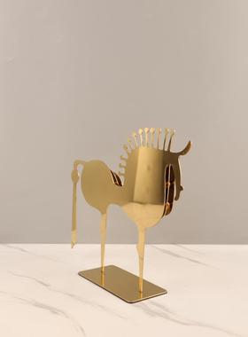 现代简约抽象金色金属刺马动物雕塑摆件客厅玄关书房软装家居饰品