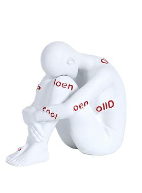 现代意式极简白色抽象字母人物抱膝摆件茶室书房桌面家居装饰摆件