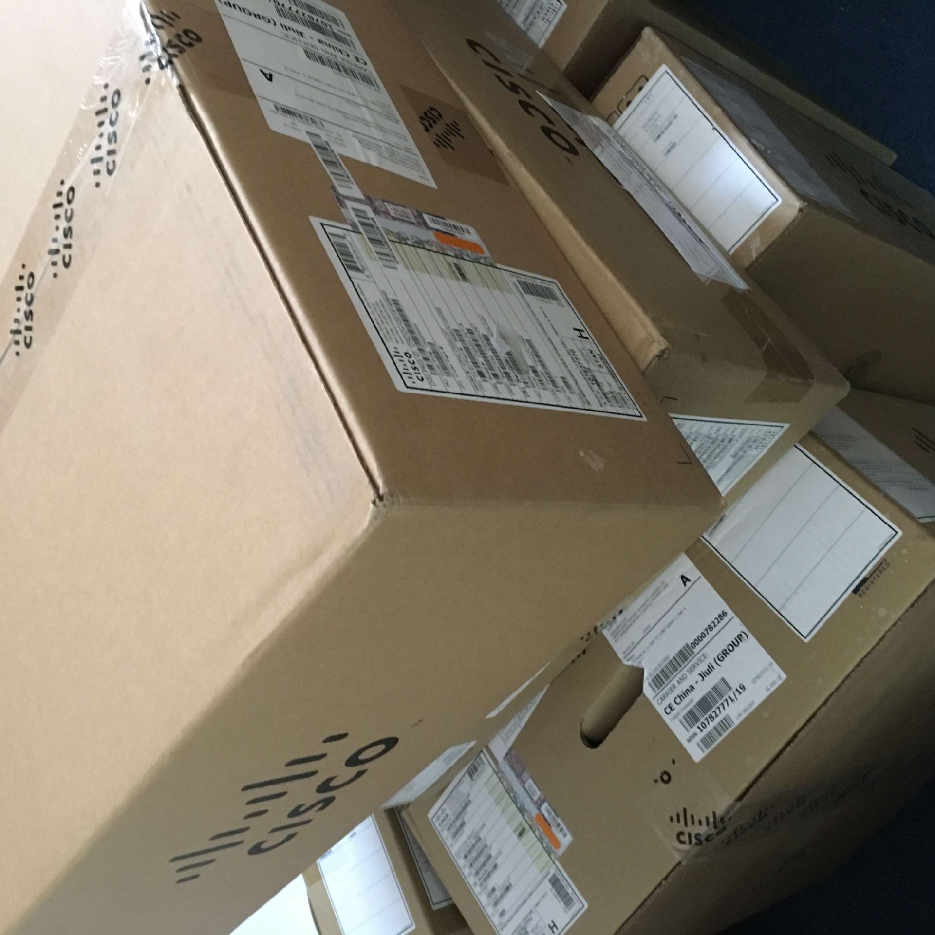 Catalyst C9300L-24T-4G-E 24口全千兆电口 4 SFP光口网络交换机 - 图0