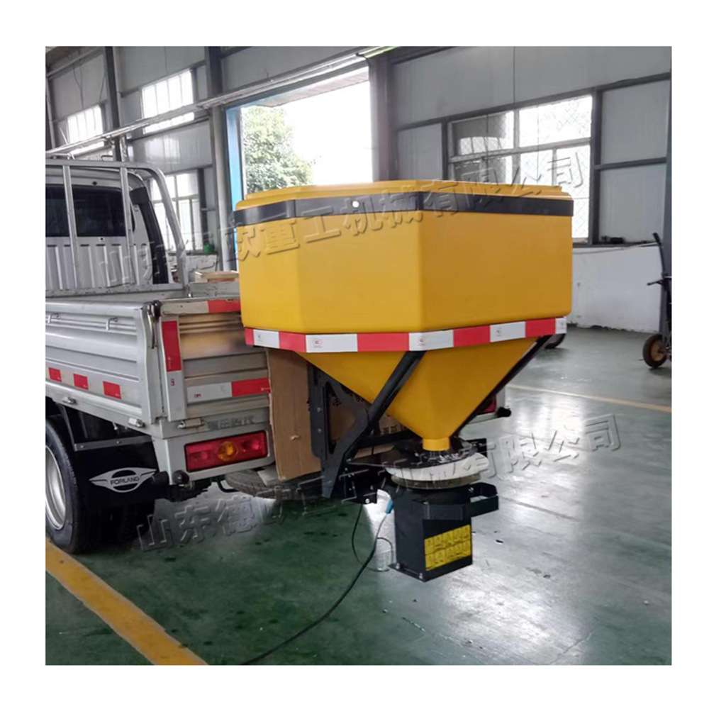 融冰四冲程撒盐机路面学校广场除雪设备车载式小型融雪剂撒布机-图1