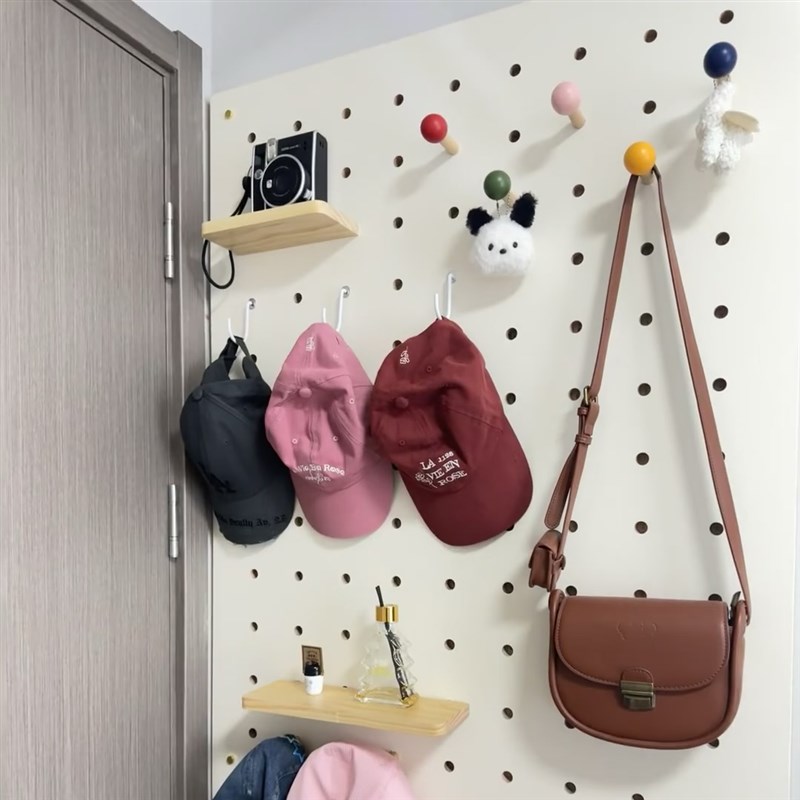 2025 new customizable hole board solid wood decorative storage rack entrance entrance door wall storage partition hanger