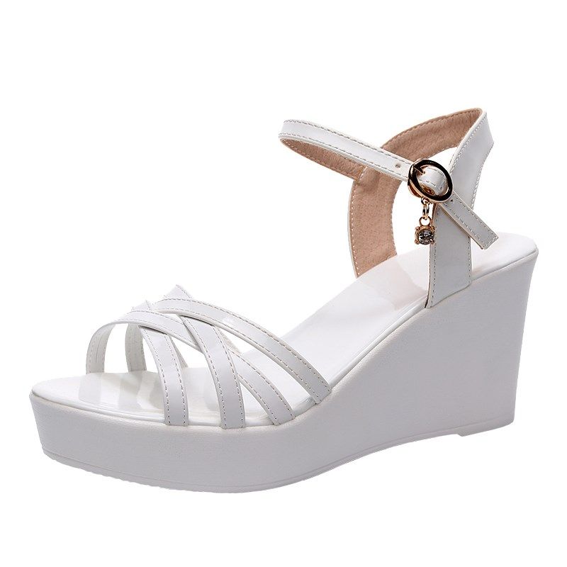 漆皮坡跟33-43码凉鞋女夏8CM高跟防水台女鞋厚底一字搭扣女松糕鞋,淘宝优惠券,粉丝福利购,淘宝优惠卷