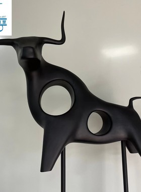 北欧现代简约日式家居玄关书房装饰品生肖牛创意黑色树脂工艺摆件