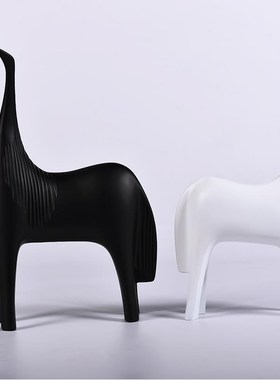 北欧简约黑白对马l抽象摆件创意家居客厅电视柜酒柜书房装饰品摆