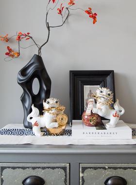 新中式招财白金色可爱麒麟一对中古手工陶瓷摆件玄关轻奢高档装饰