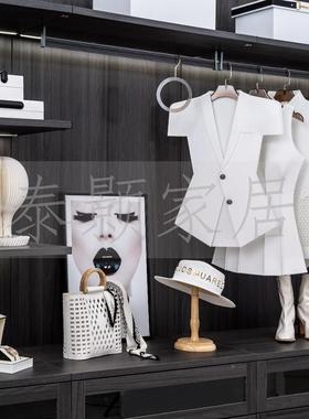 极简现代风全屋设计间展厅衣帽衣柜软装饰毛品毡衣服摆饰摆组件合