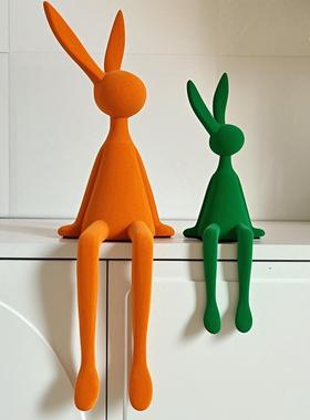 创意网红卡通坐姿长耳兔子摆件客厅电视柜酒店前台桌面玄关装饰品