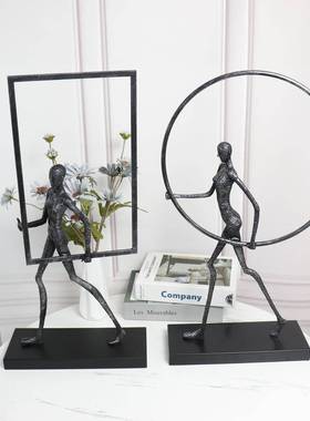 现代简约软创1意黑色人摆件扛圈人售楼部店家酒居抽象物装饰品摆
