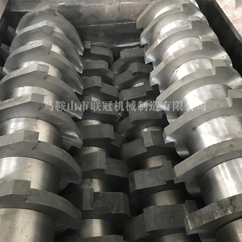 Manufacturer custom-made shredder body, crusher chassis, double-shaft shredder blade, solid waste shredder knife box