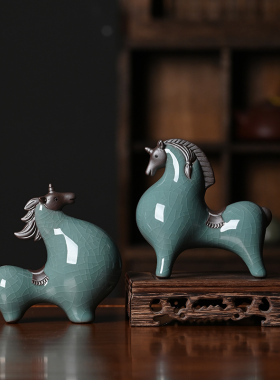 陶瓷唐马摆件小号招财客厅玄关酒D柜桌面装饰品办公桌生肖马摆设